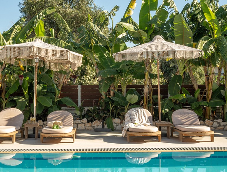 Pool Bar
